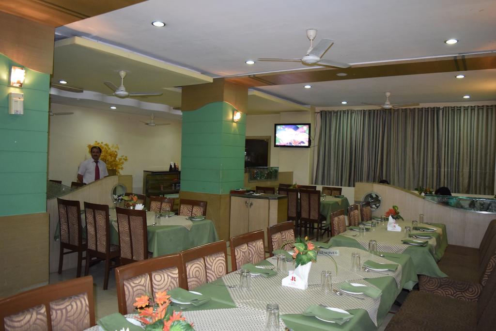 Jai Residency Hotel Gandhidham Exterior photo